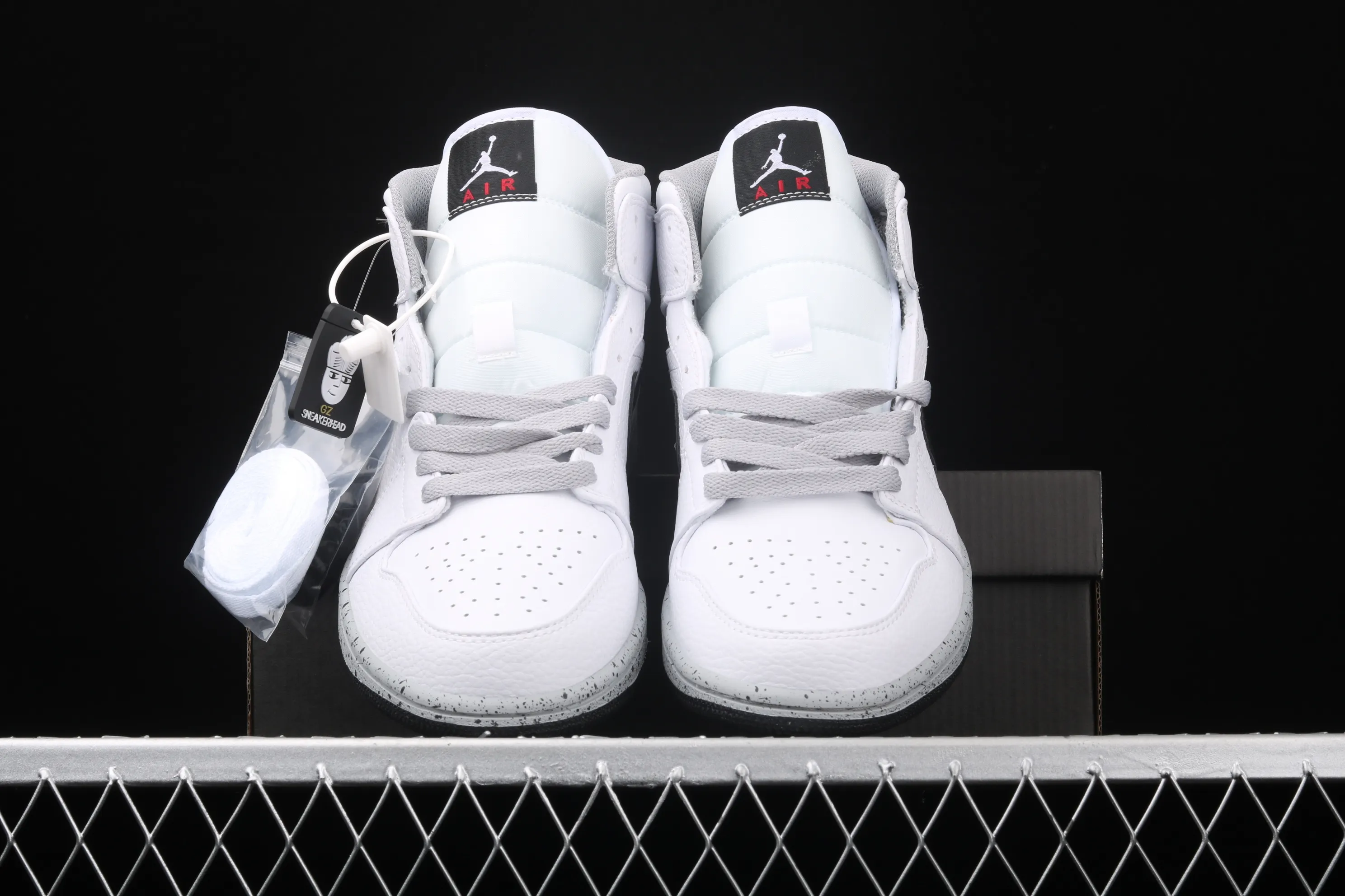 All categories Air Jordan Jordan series basketball shoes Air Jordan 1 Mid Air Jordan 1 Mid AJ1 Joe 1 splash gray China series basketball shoes 554725-115